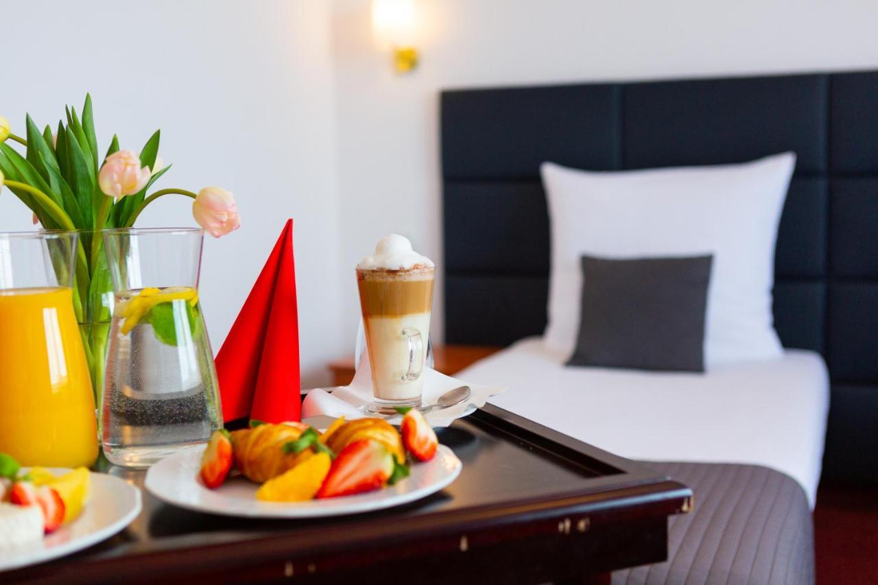 Hotel Victoria Bolszewo Dış mekan fotoğraf