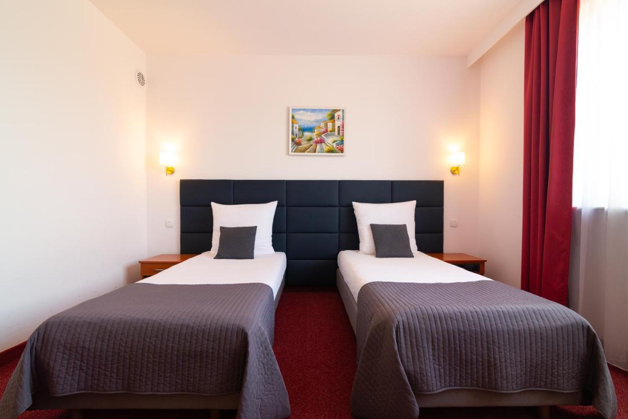 Hotel Victoria Bolszewo Dış mekan fotoğraf